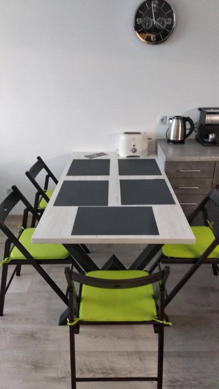 Fly Up Home Apartment ボルィースピリ エクステリア 写真